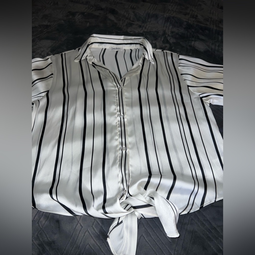 4/$10 Bundle Sale: EUC Long Sleeve Blouse - Picture 3 of 6